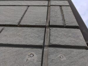 外壁コーキングに隙間が生じている劣化の状態